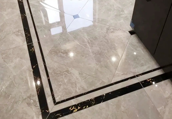 裝修大揭秘：瓷磚波打線為何失寵？?